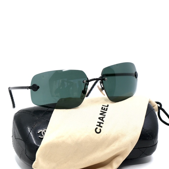 Chanel Black Vintage Sunnies - Picture 6 of 11